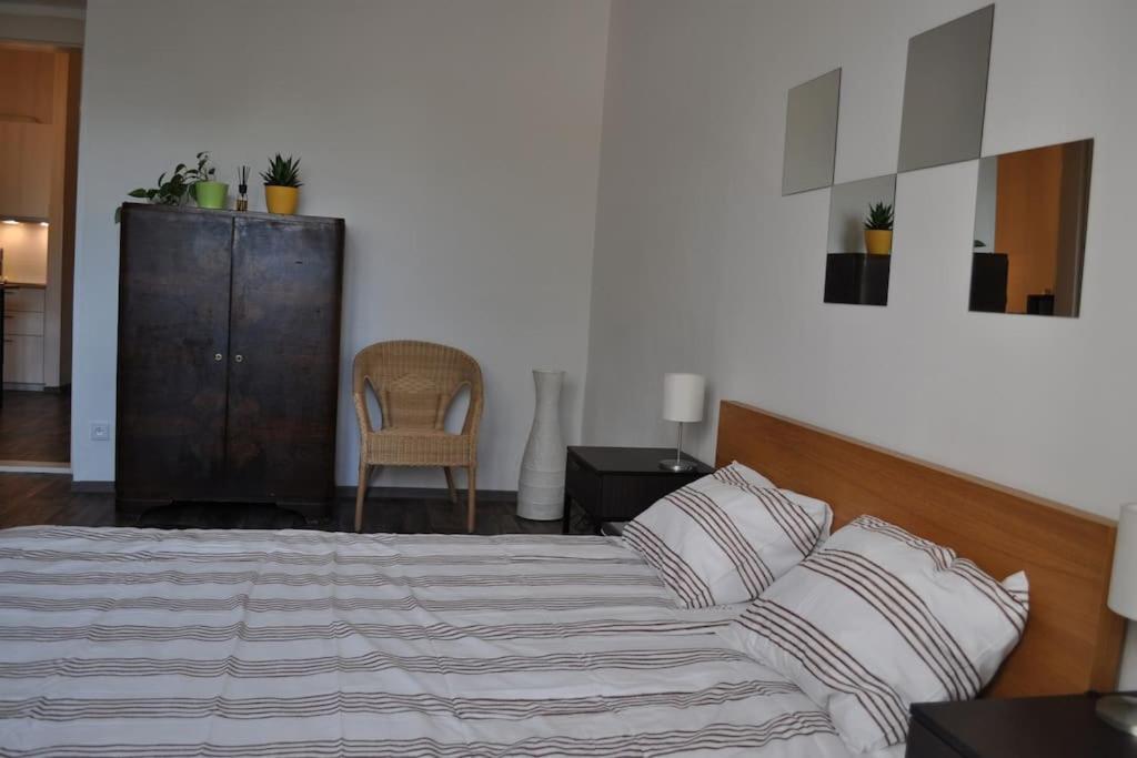Apartment In Praha 3 Eksteriør billede
